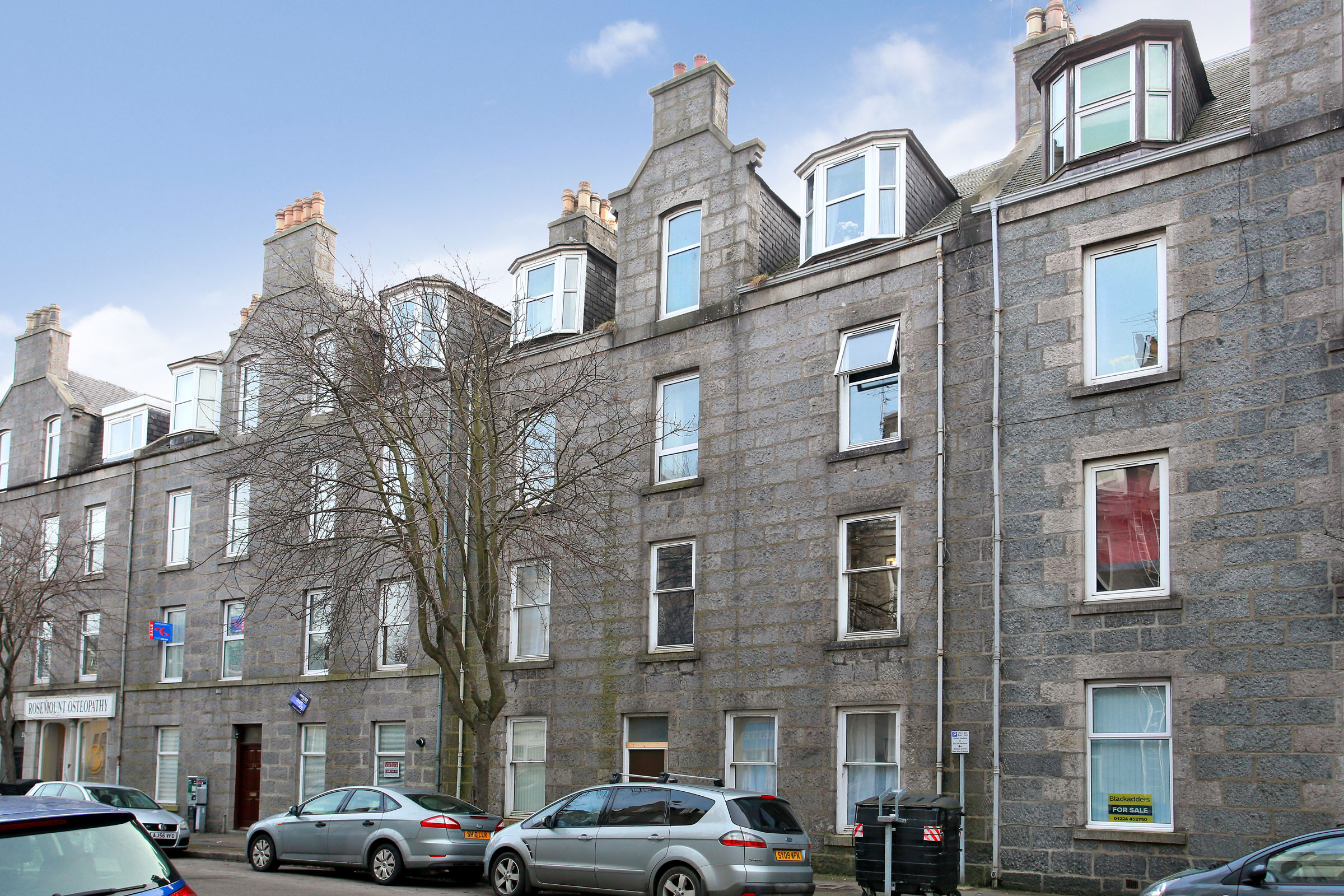 Property details for 22E, Northfield Place, Aberdeen, AB25 1SD Peterkins