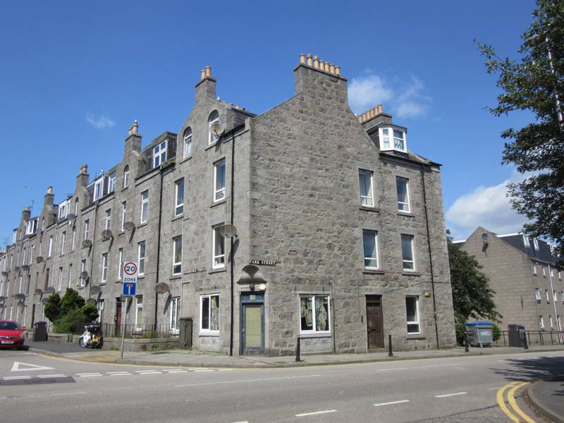 Property details for Flat D, 93 Park Street, Aberdeen, AB24 5Lh Peterkins