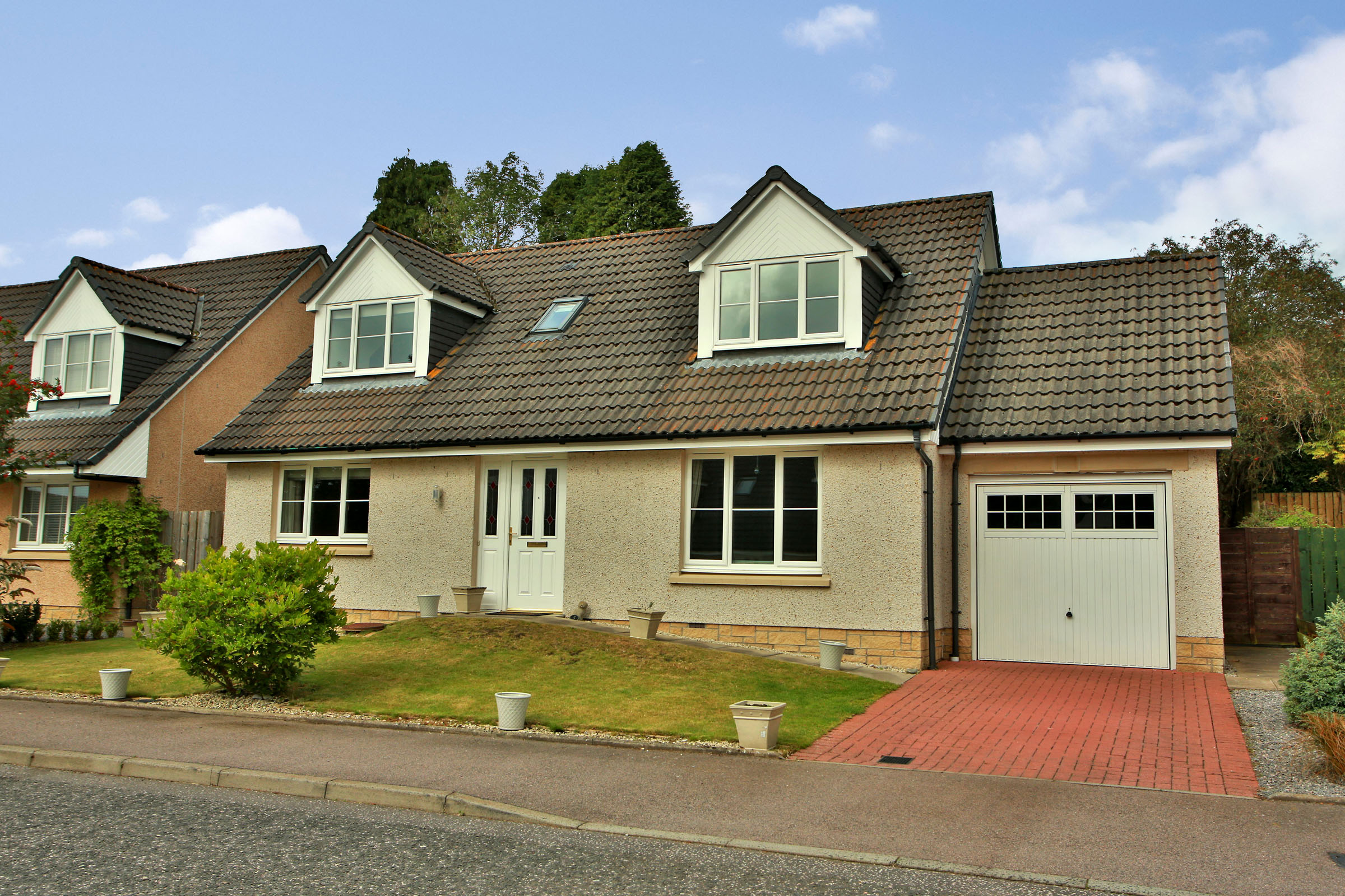 Property details for 5 School Brae, Drumoak, Banchory, AB31 5DZ Peterkins