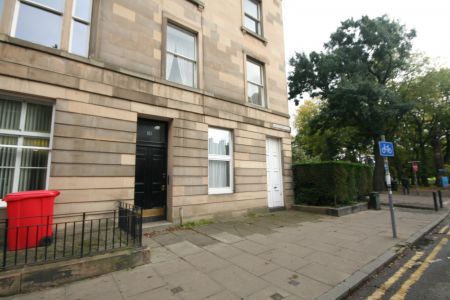 Room 5, 10 (2F2) Brougham Place, Edinburgh