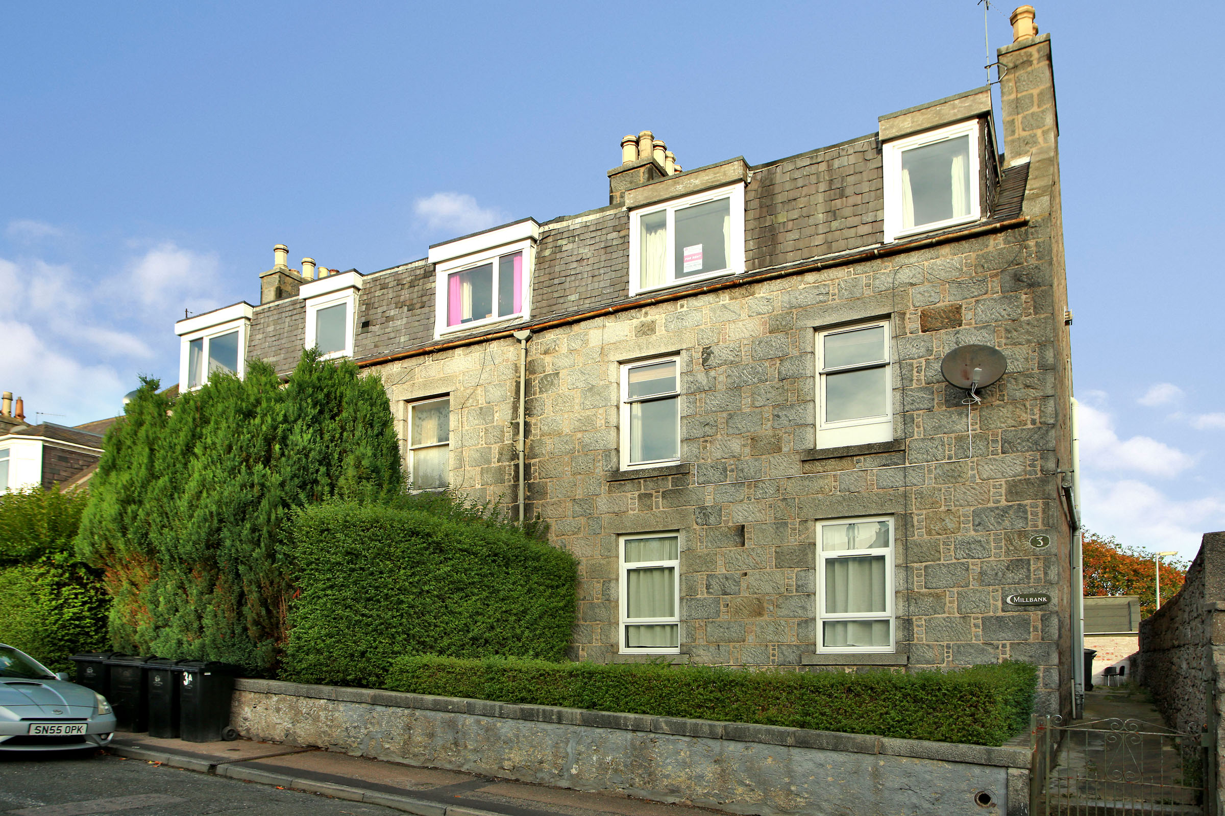 Property details for 3A, Tanfield Walk, Aberdeen, AB24 4AN Peterkins