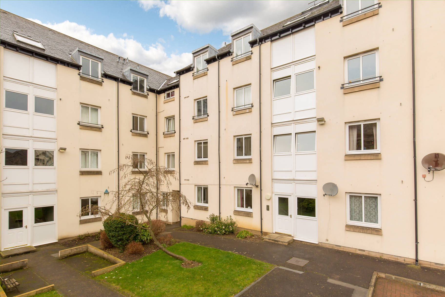 5/4 Waverley Park, Abbeyhill, Edinburgh, EH8 8EW