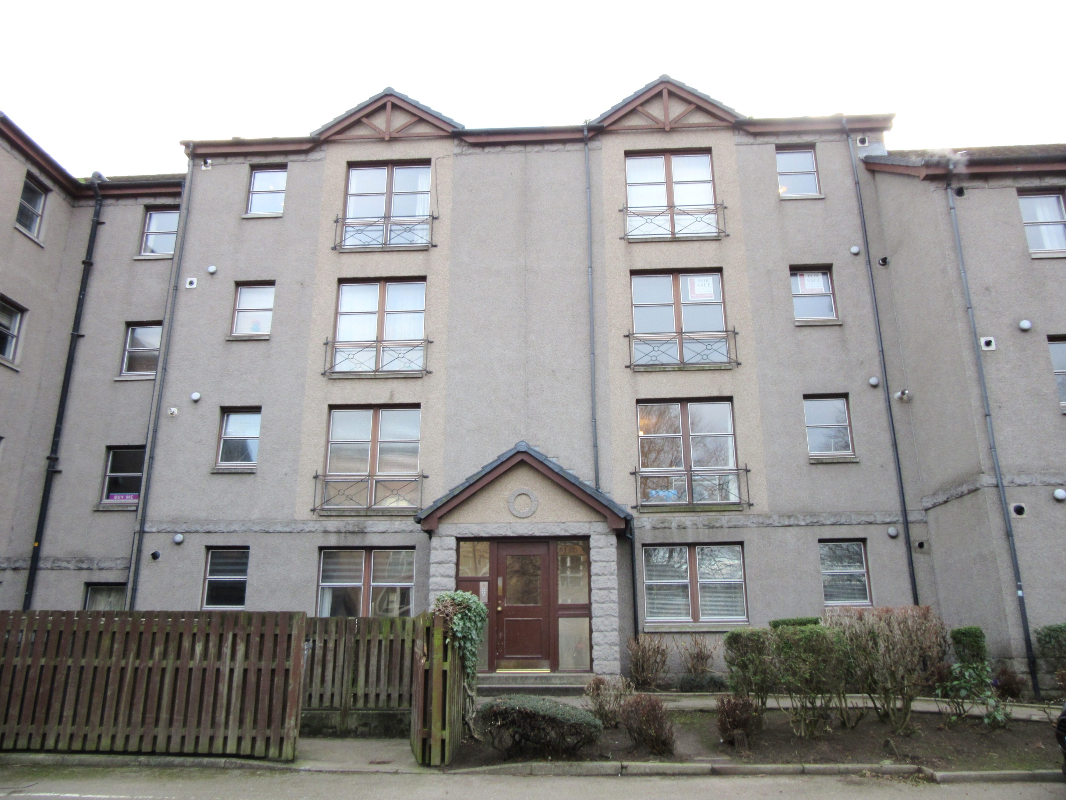 Property details for 48 Roslin Place, GFL, Aberdeen, AB24 5BL Peterkins