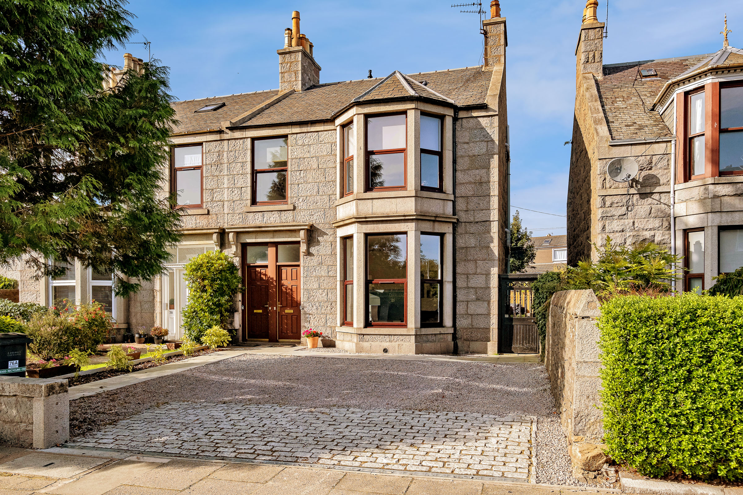 Property details for 76A Beechgrove Terrace, Aberdeen, AB15 5EY Peterkins