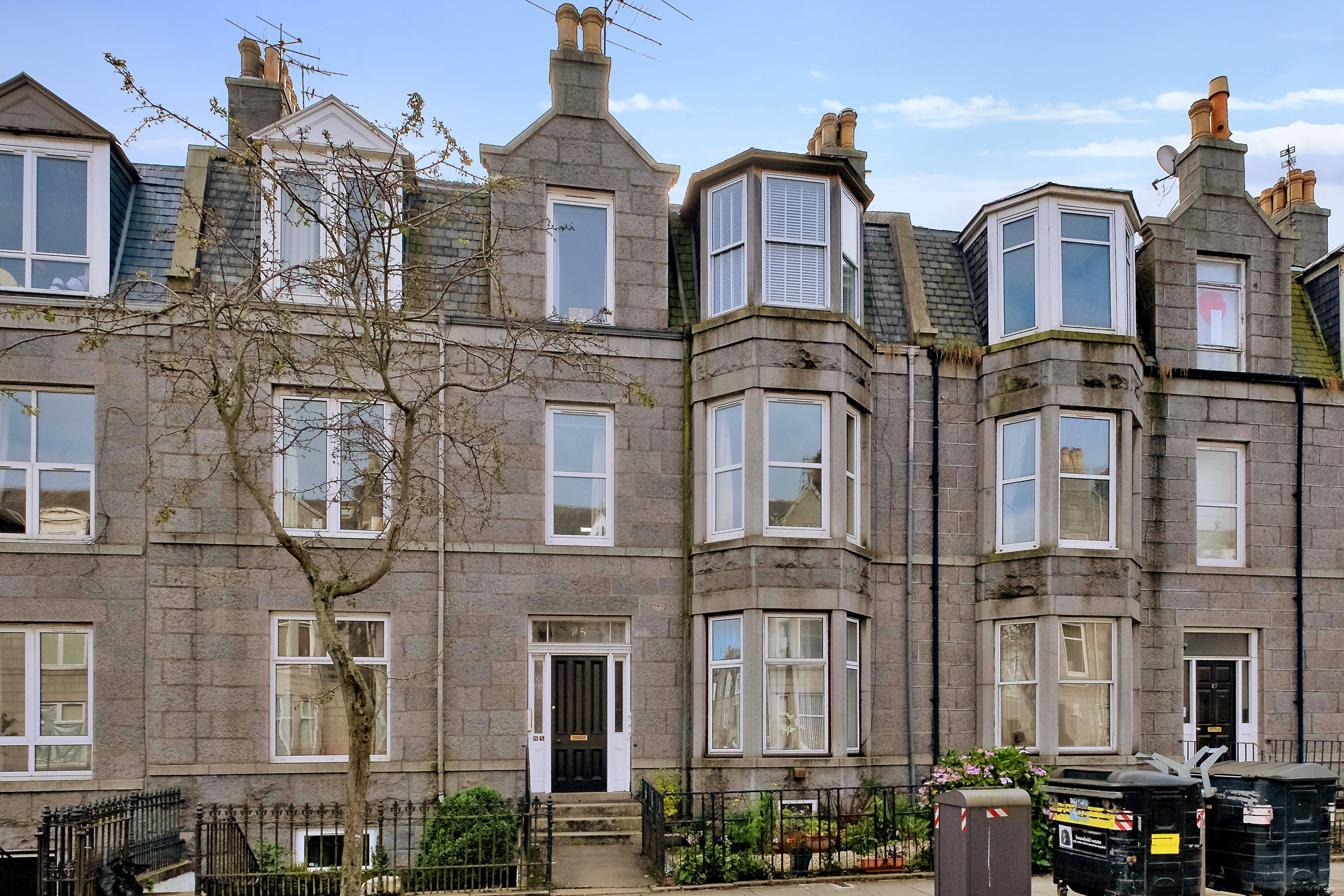 Property details for 85 Union Grove, TFL, Aberdeen, AB10 6SJ Peterkins