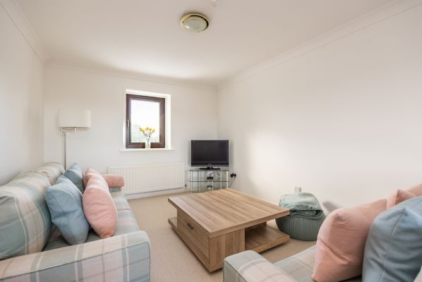 52/9 Laichpark Road, Edinburgh, EH14 1XB - Image 3