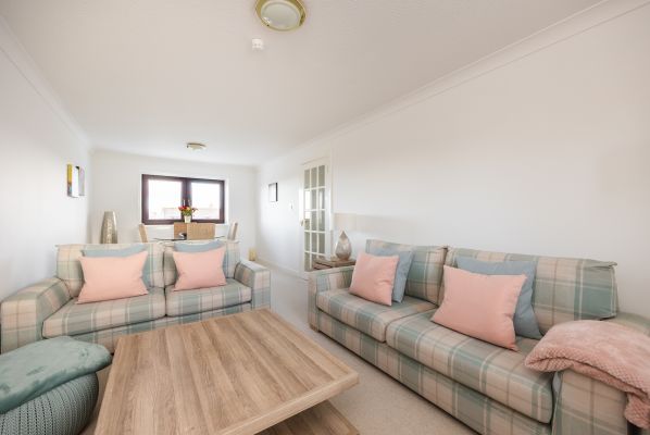 52/9 Laichpark Road, Edinburgh, EH14 1XB - Image 2