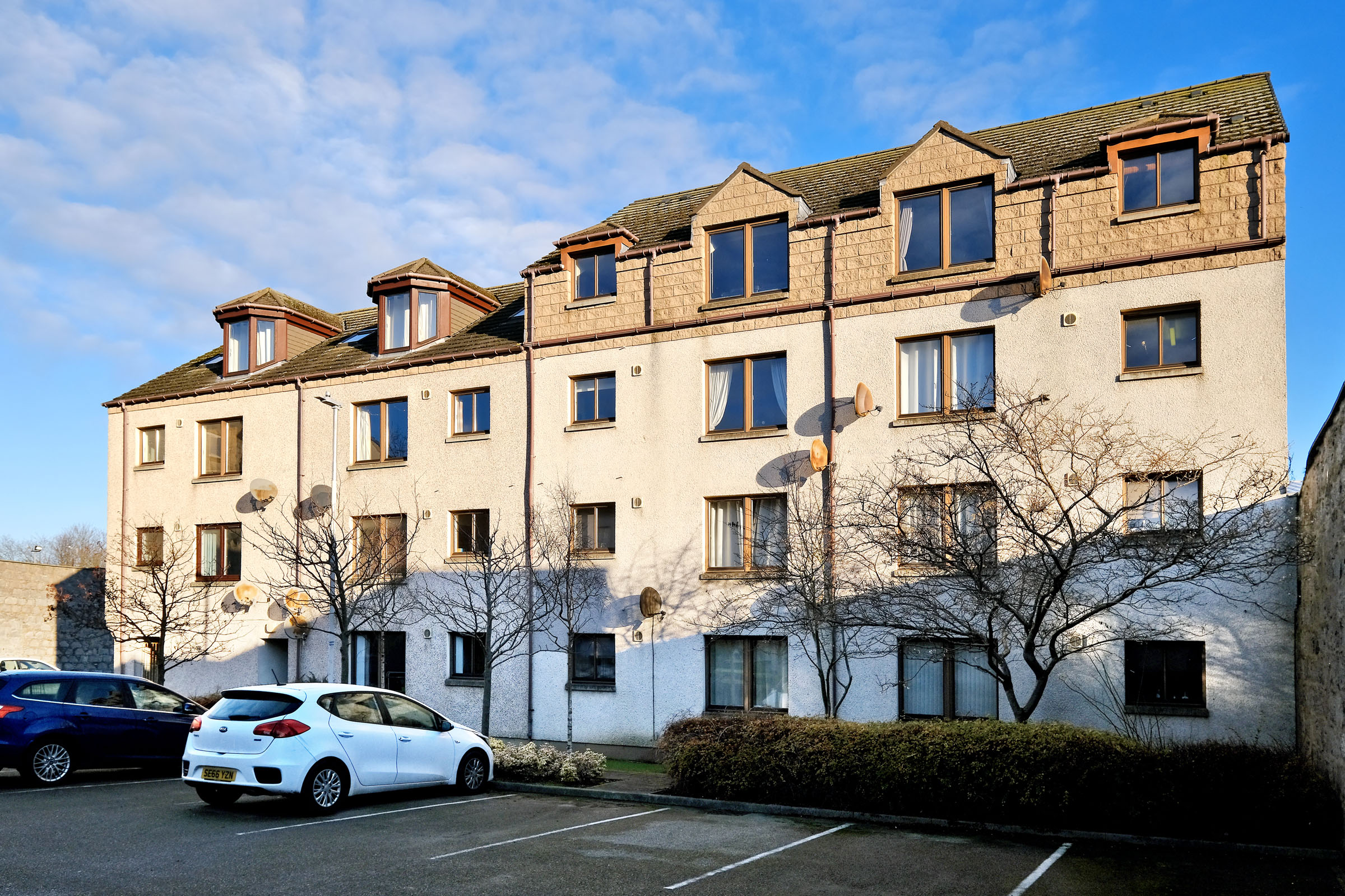 Property details for 11M, Back Hilton Road, Aberdeen, AB25 3SS Peterkins