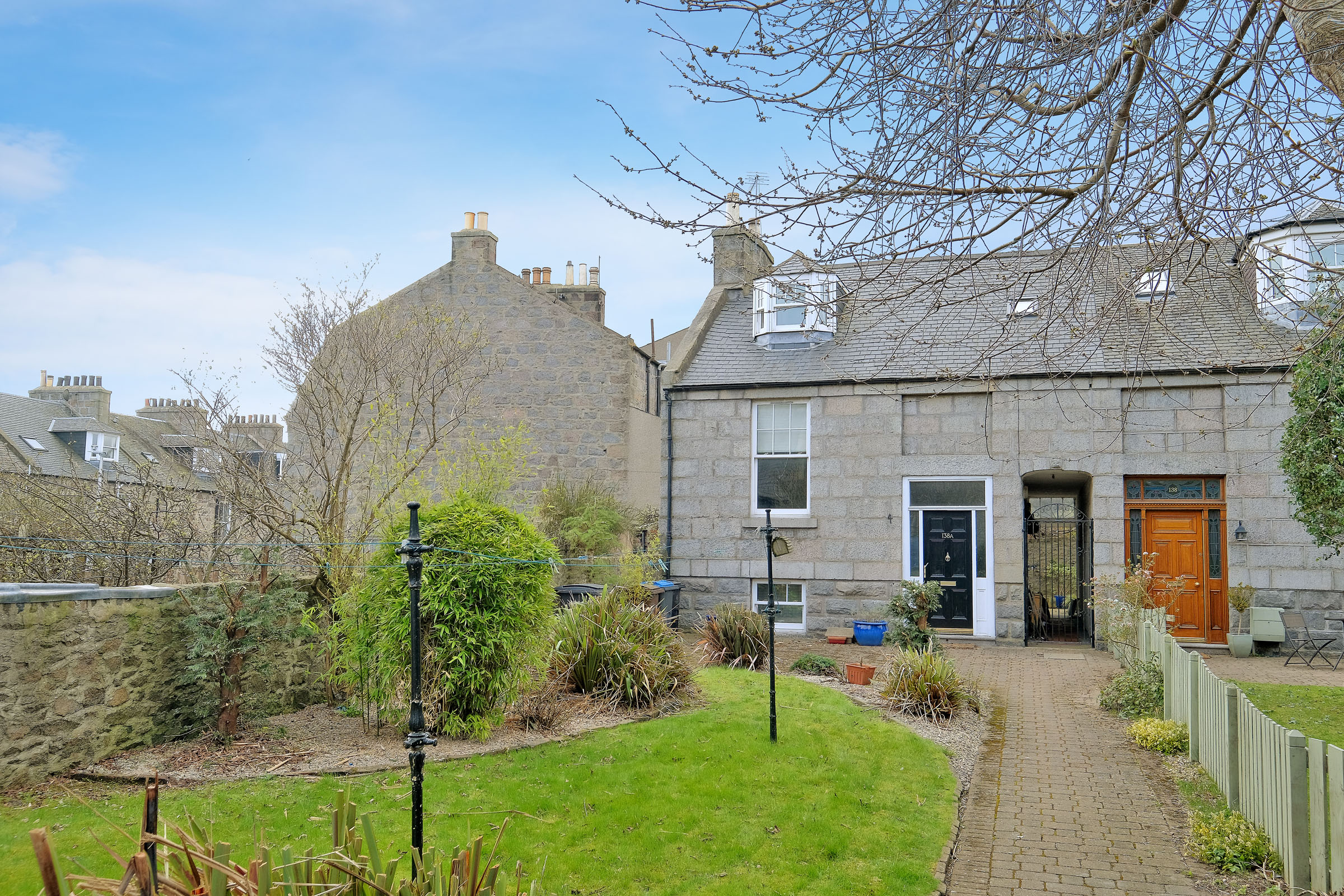 Property details for 138A Crown Street, Aberdeen, AB11 6HQ Peterkins