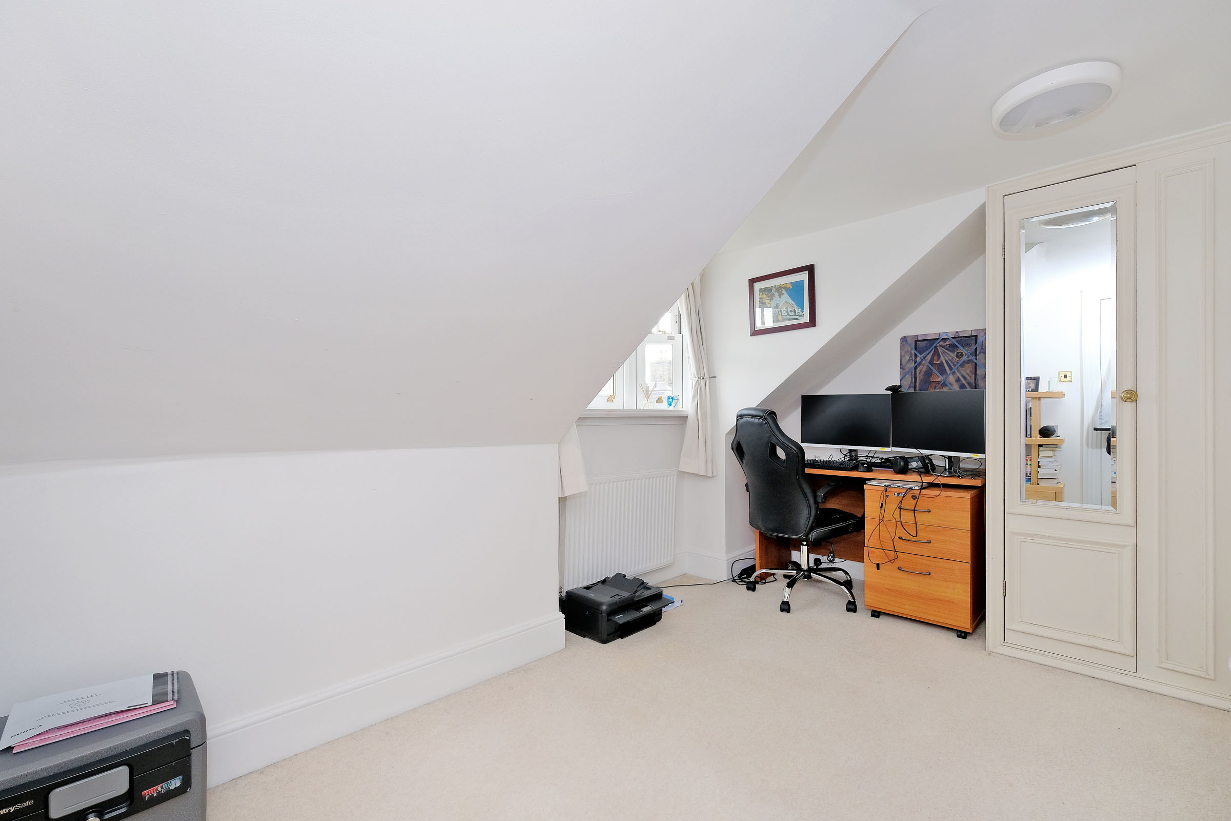 Property details for 138A Crown Street, Aberdeen, AB11 6HQ Peterkins