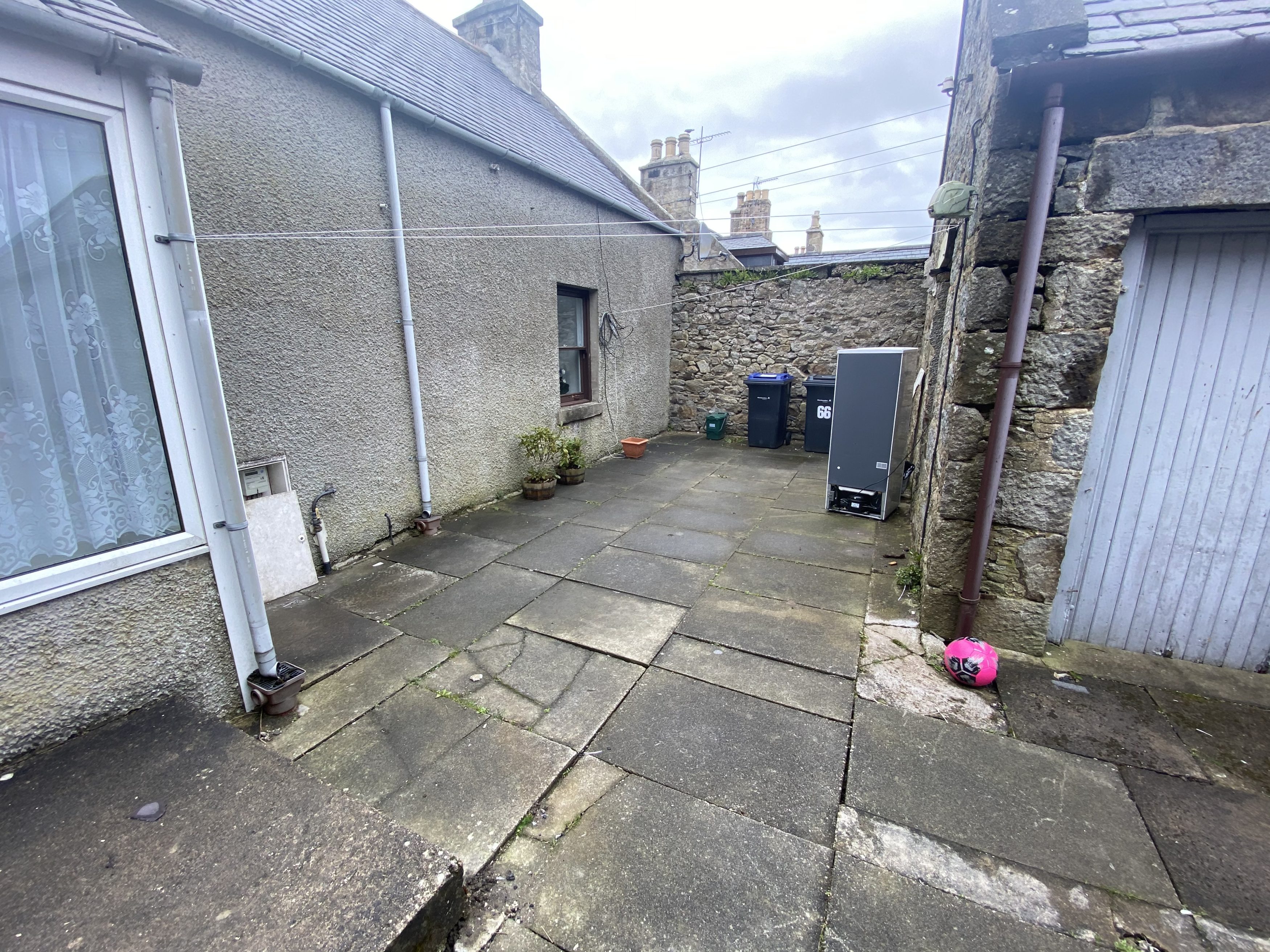 Property details for 1, The Square, Aberchirder, Huntly Peterkins