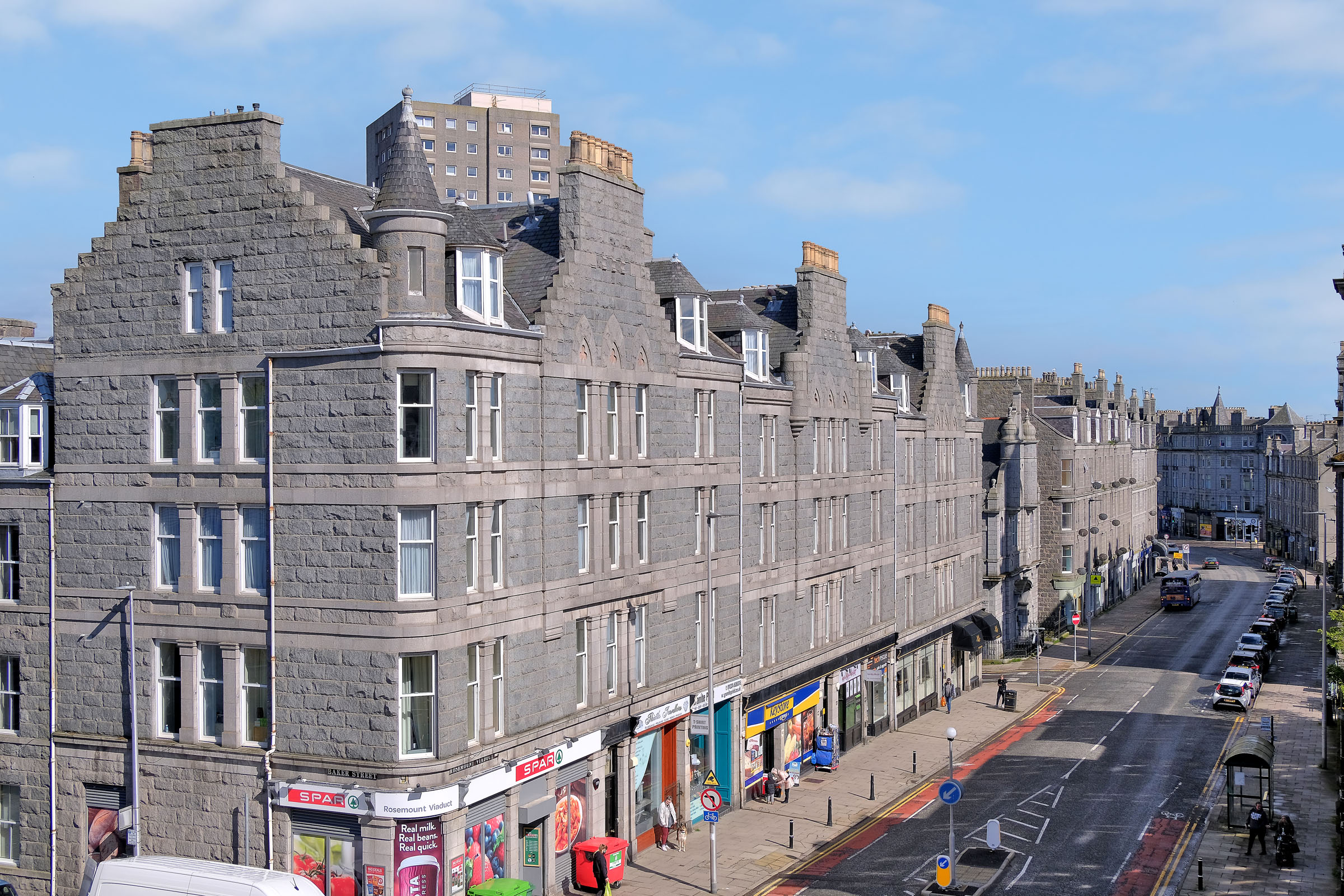 Property details for 12G Rosemount Square, Aberdeen, AB25 2UD Peterkins