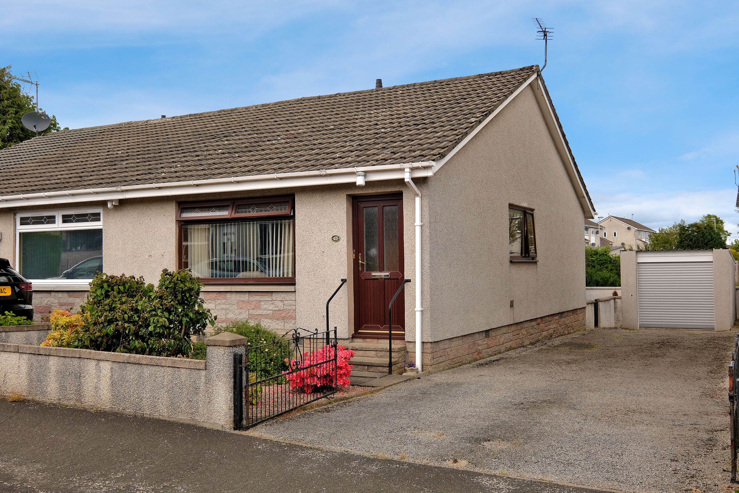 Property details for 85 Middle Park, Inverurie, AB51 4QW Peterkins