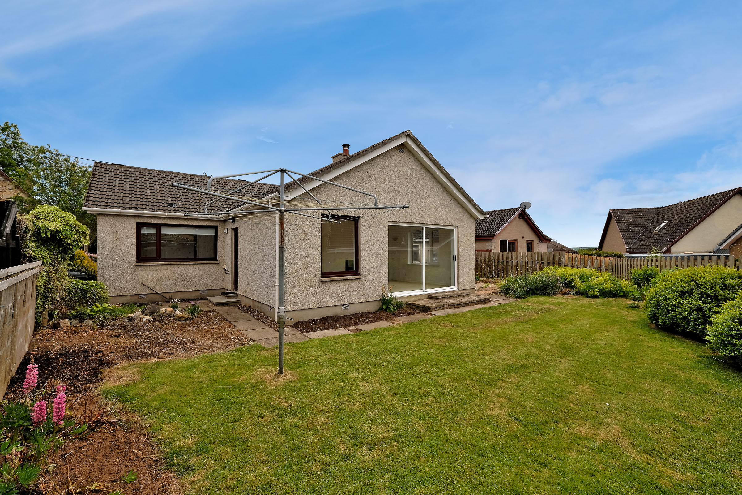 Property details for Ardoncaple, Daviot, Inverurie, AB51 0HZ Peterkins