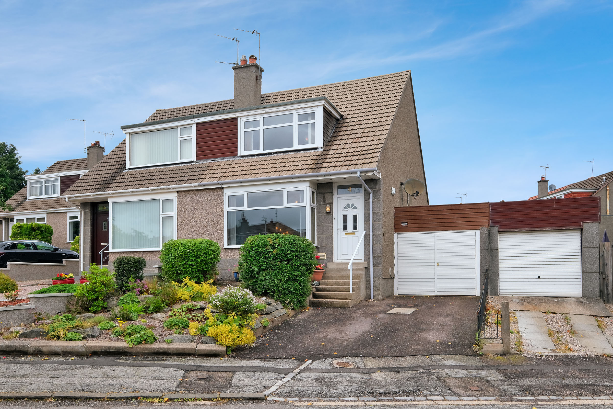 Property details for 4 Woodburn Crescent, Aberdeen, AB15 8JX Peterkins