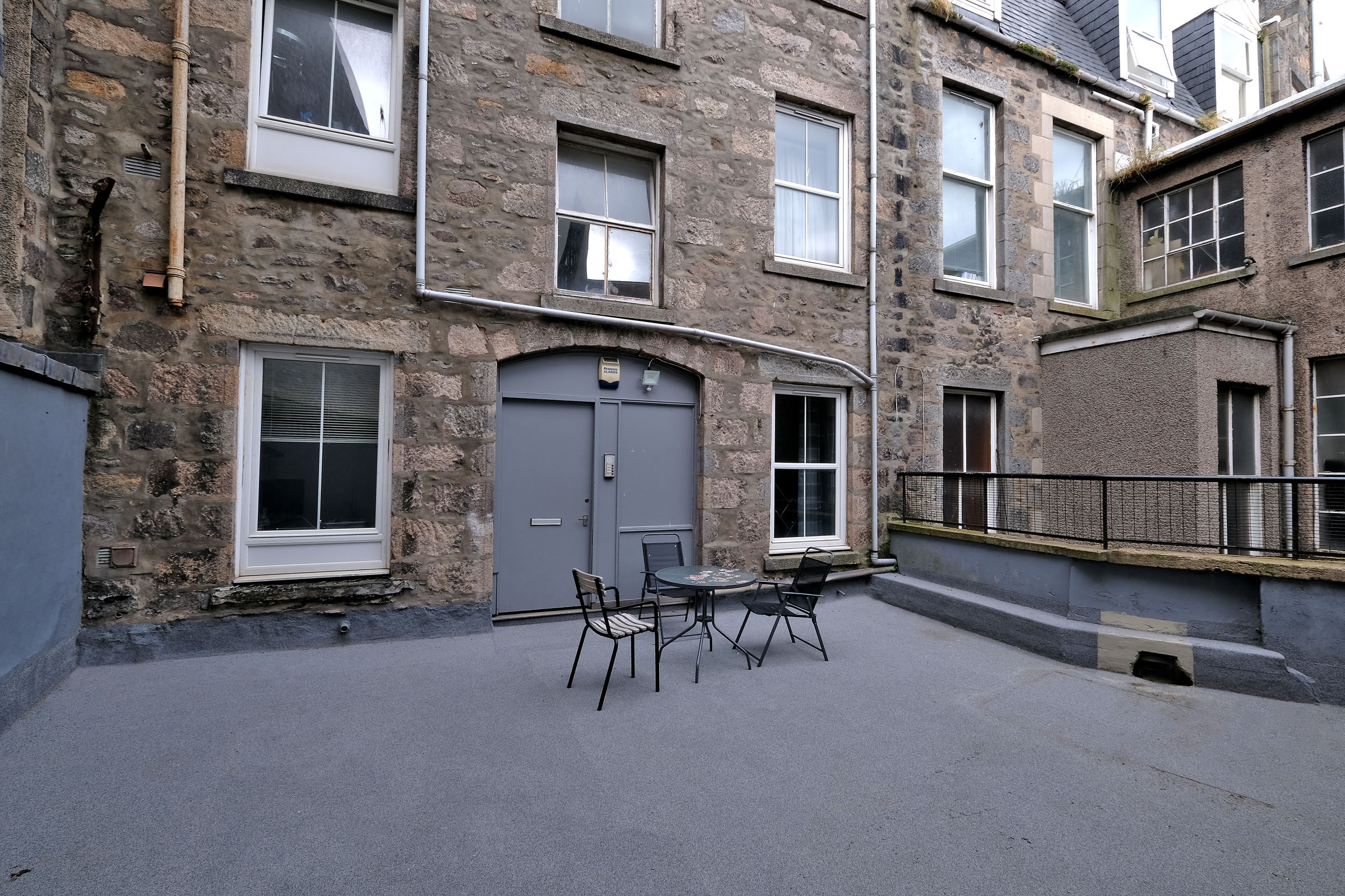 Property details for 17C, Gallowgate, Aberdeen, AB25 1EB Peterkins