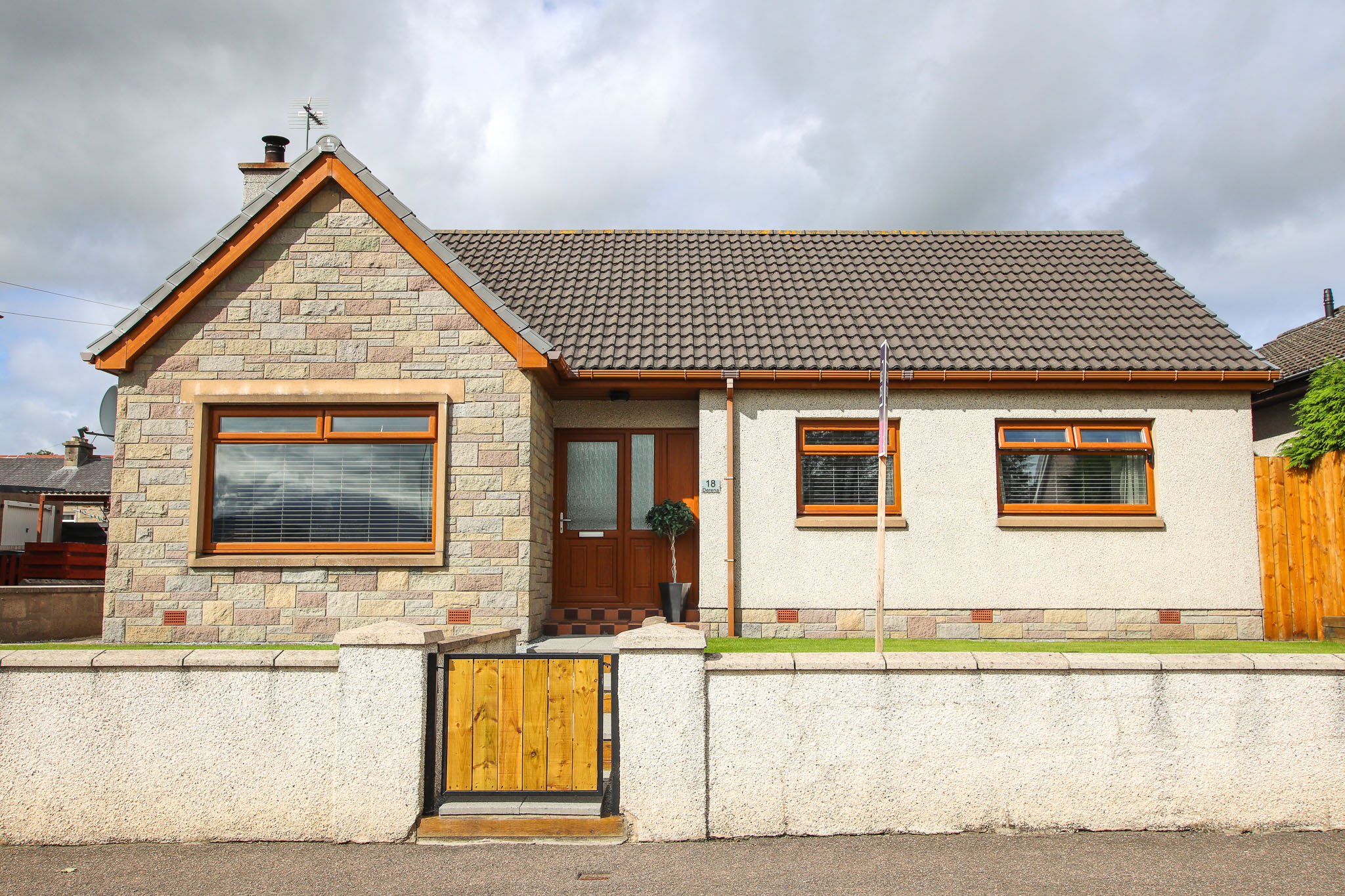 Property details for 18 Balloch Road, Keith, AB55 5HU Peterkins