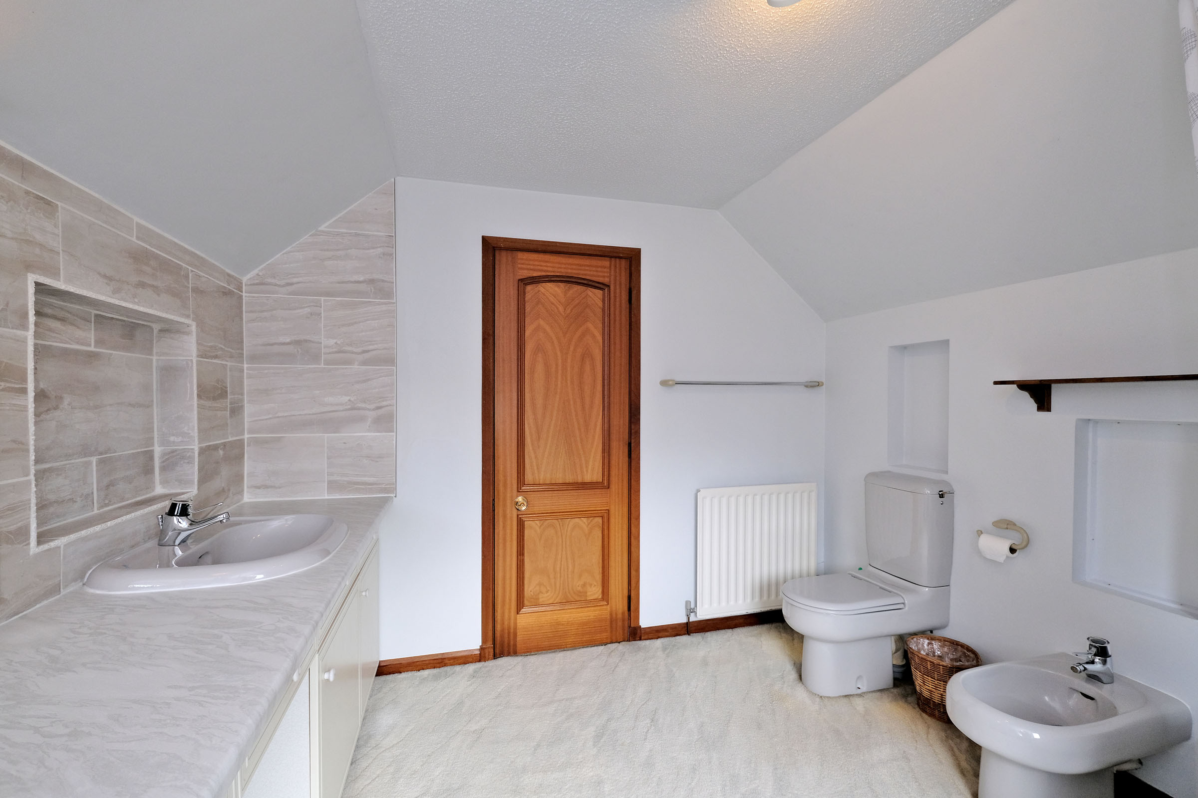 Property details for 42 Queens Den, Aberdeen, AB15 8BW Peterkins