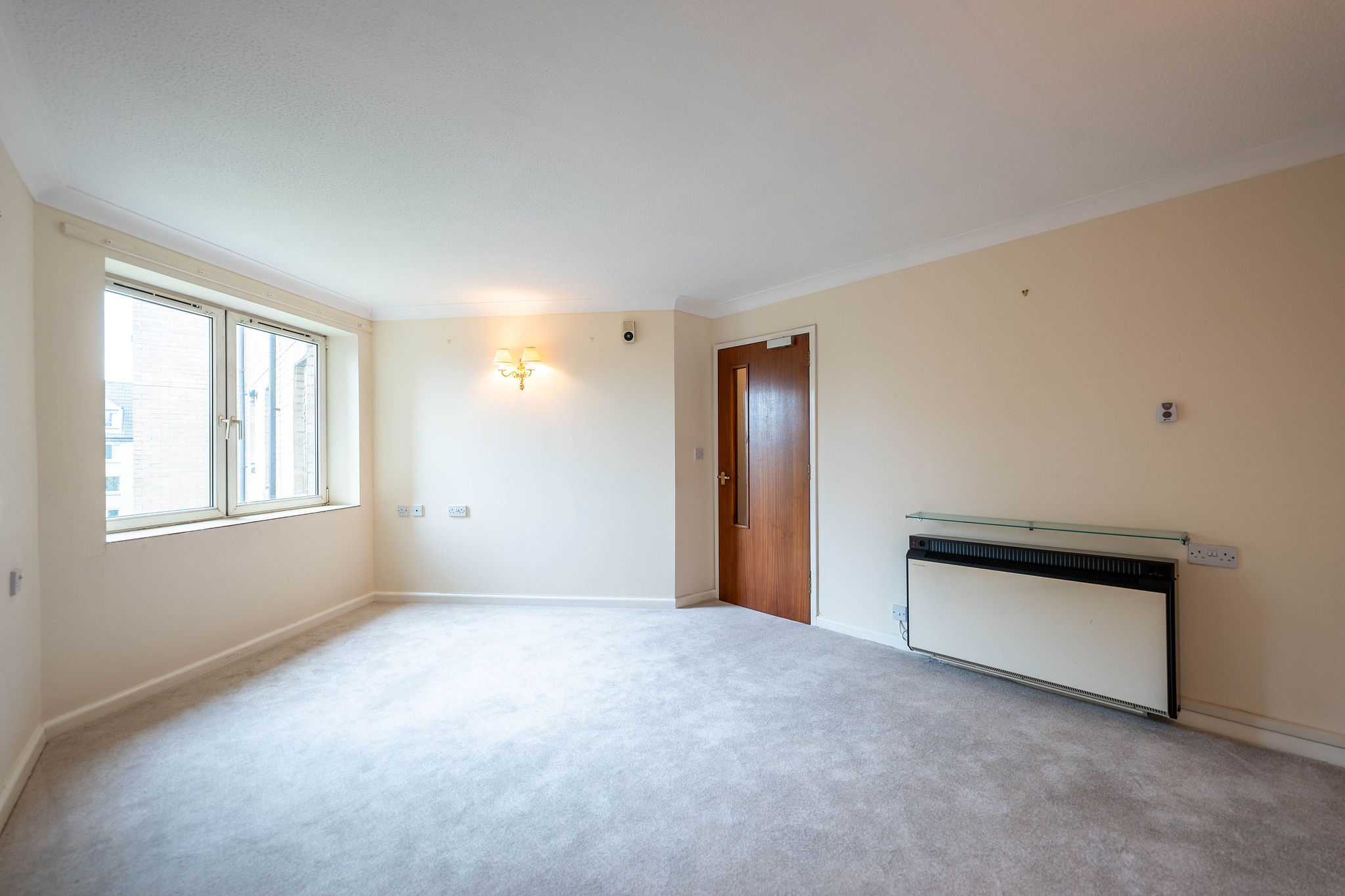 1 Bedroom Property For Sale in Edinburgh, Homeross House, Mount Grange £130,000