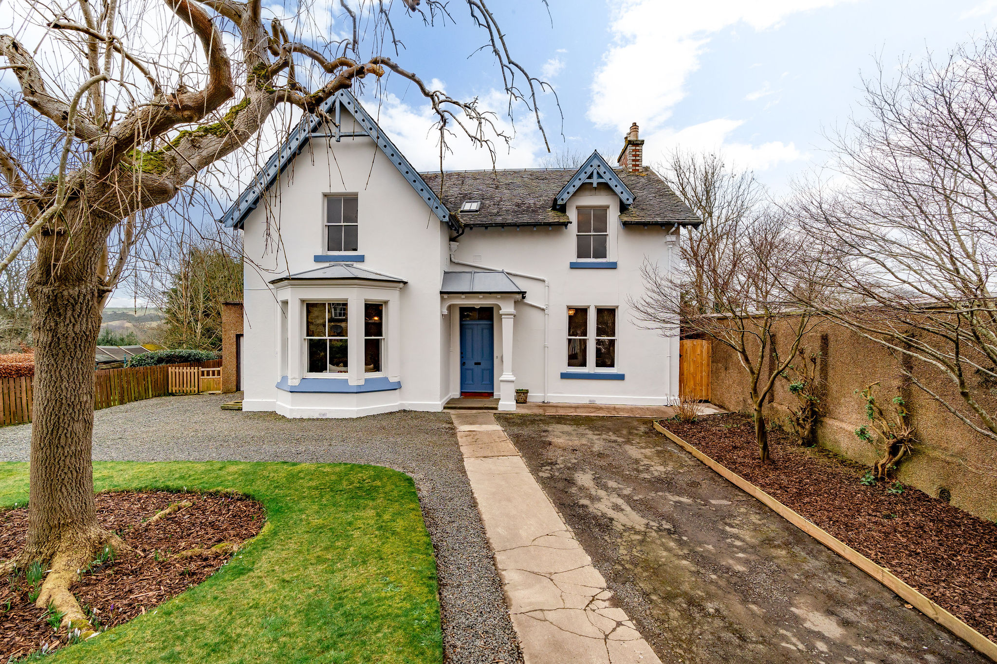 5 Bedroom Property For Sale in Penicuik, Woodsbank, 13 The Square £