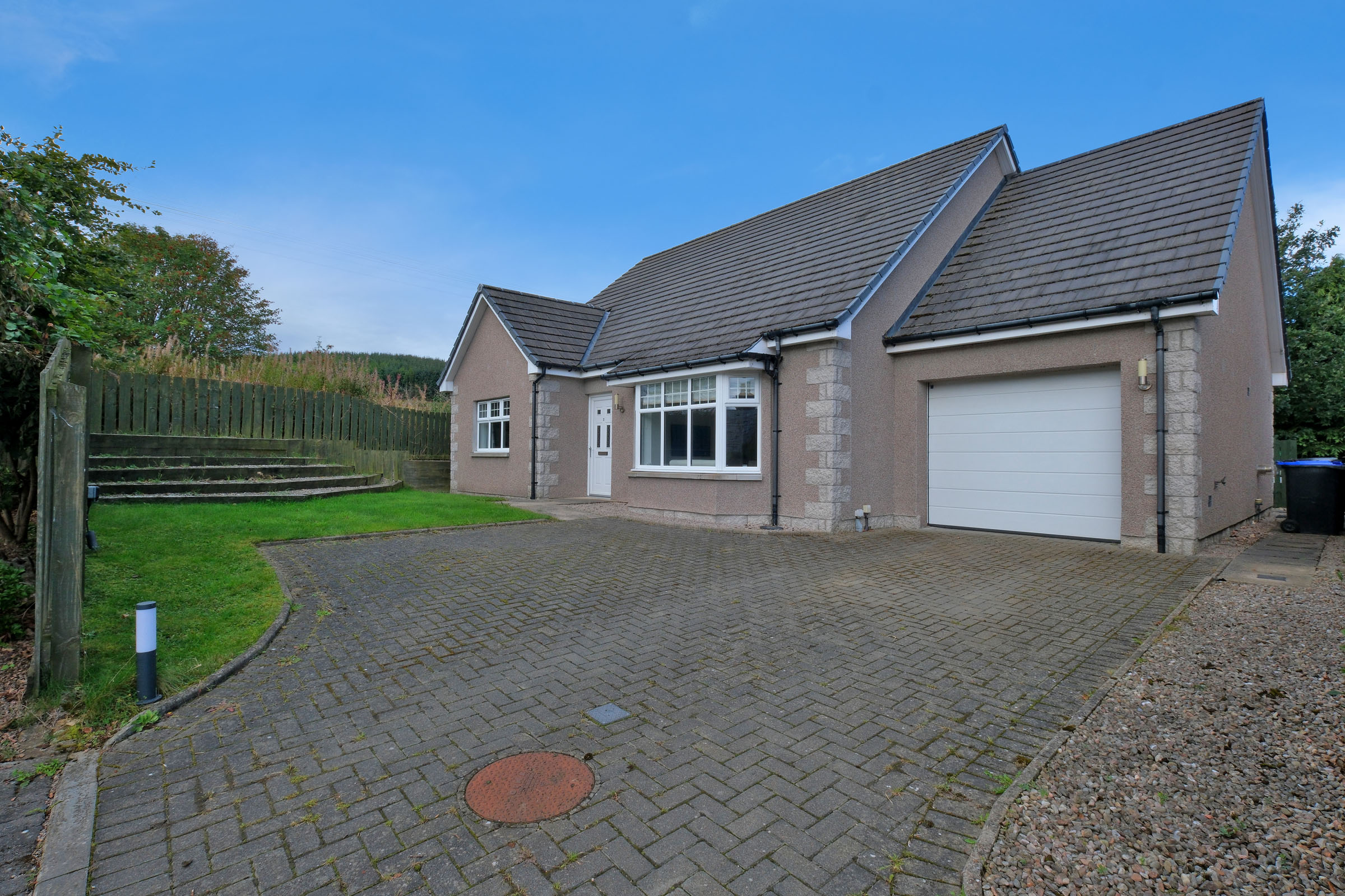 Property details for 3 Hillview Court, South Road, Insch, AB52 6ZE Peterkins