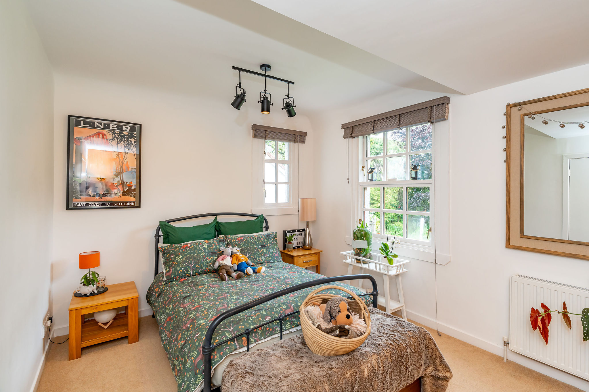 4 Bedroom Property For Sale in Edinburgh, Balerno, 21 Lovedale Road £