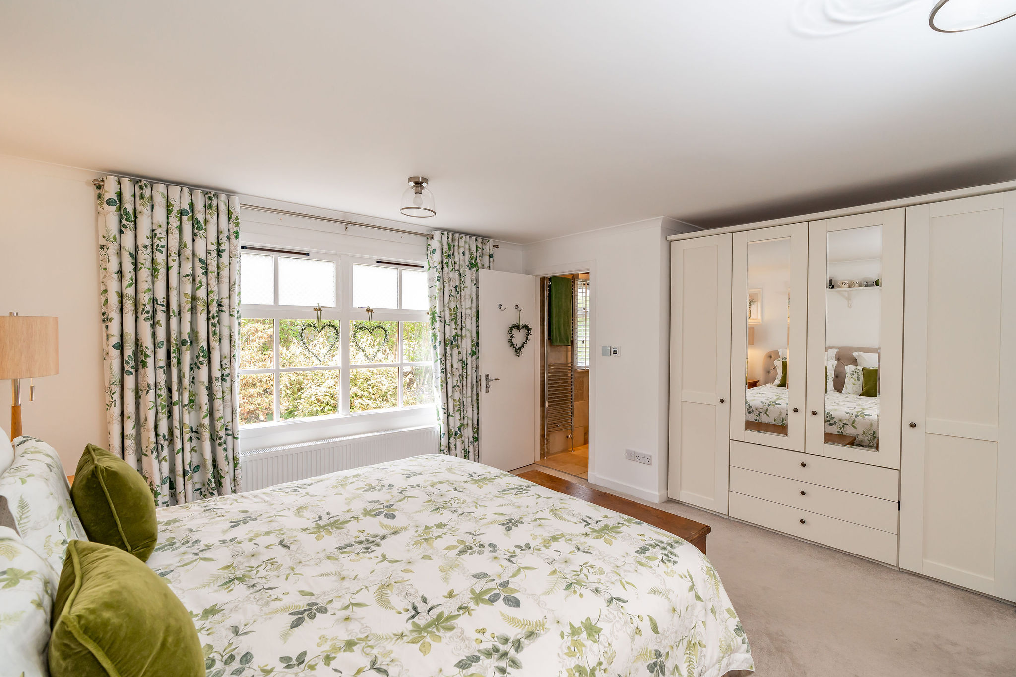 4 Bedroom Property For Sale in Edinburgh, Balerno, 21 Lovedale Road £