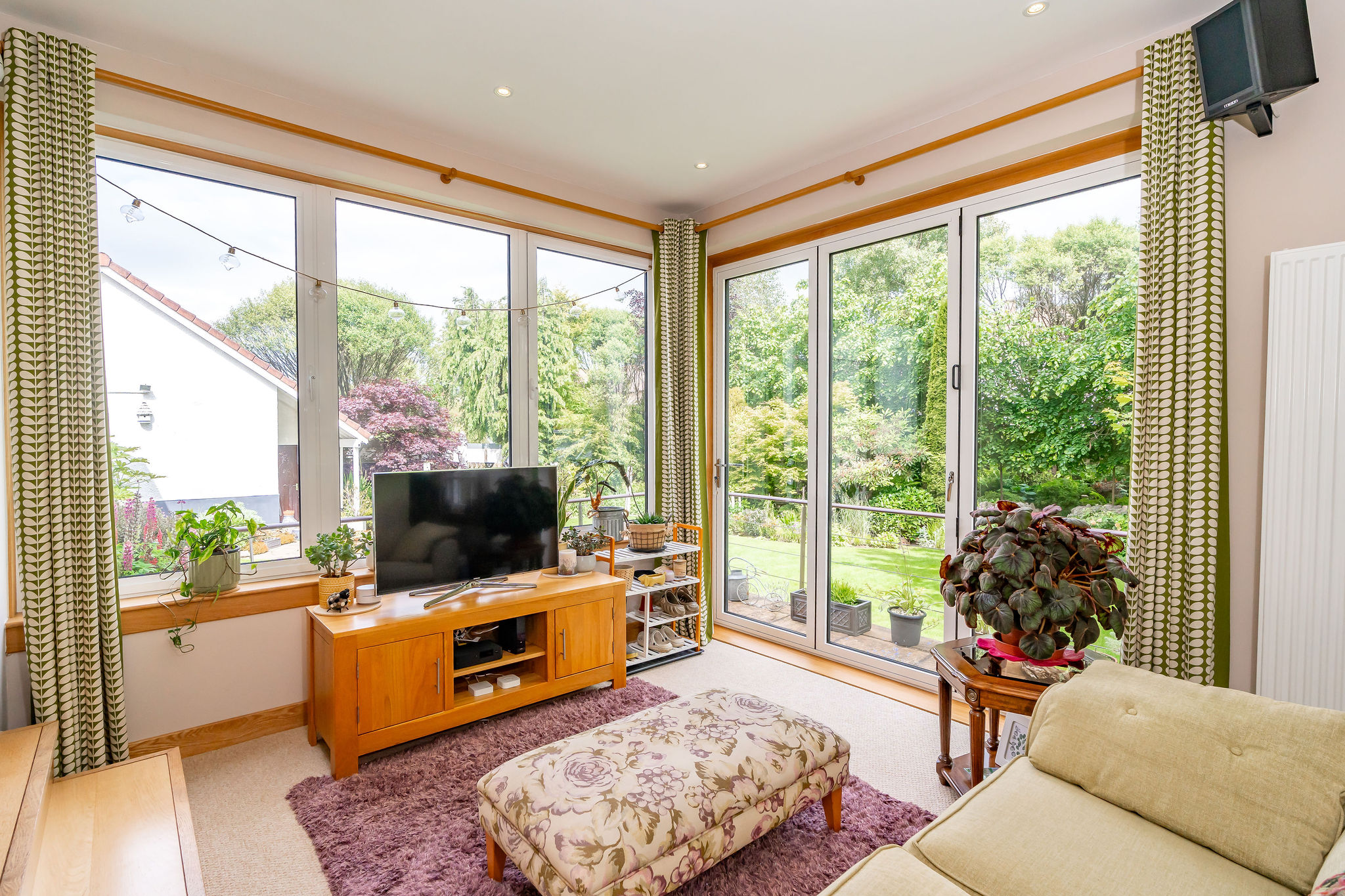 4 Bedroom Property For Sale in Edinburgh, Balerno, 21 Lovedale Road £725,000