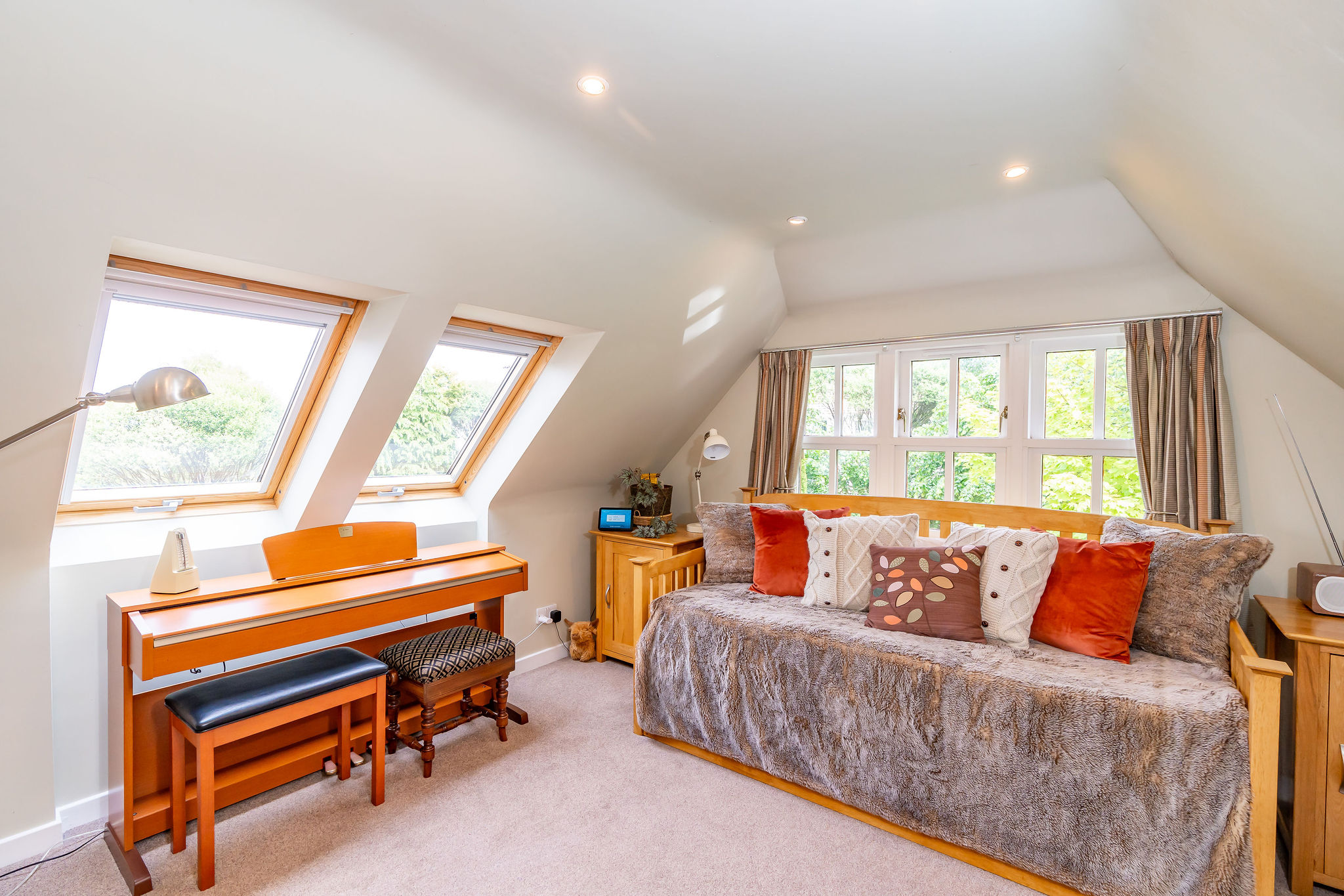 4 Bedroom Property For Sale in Edinburgh, Balerno, 21 Lovedale Road £