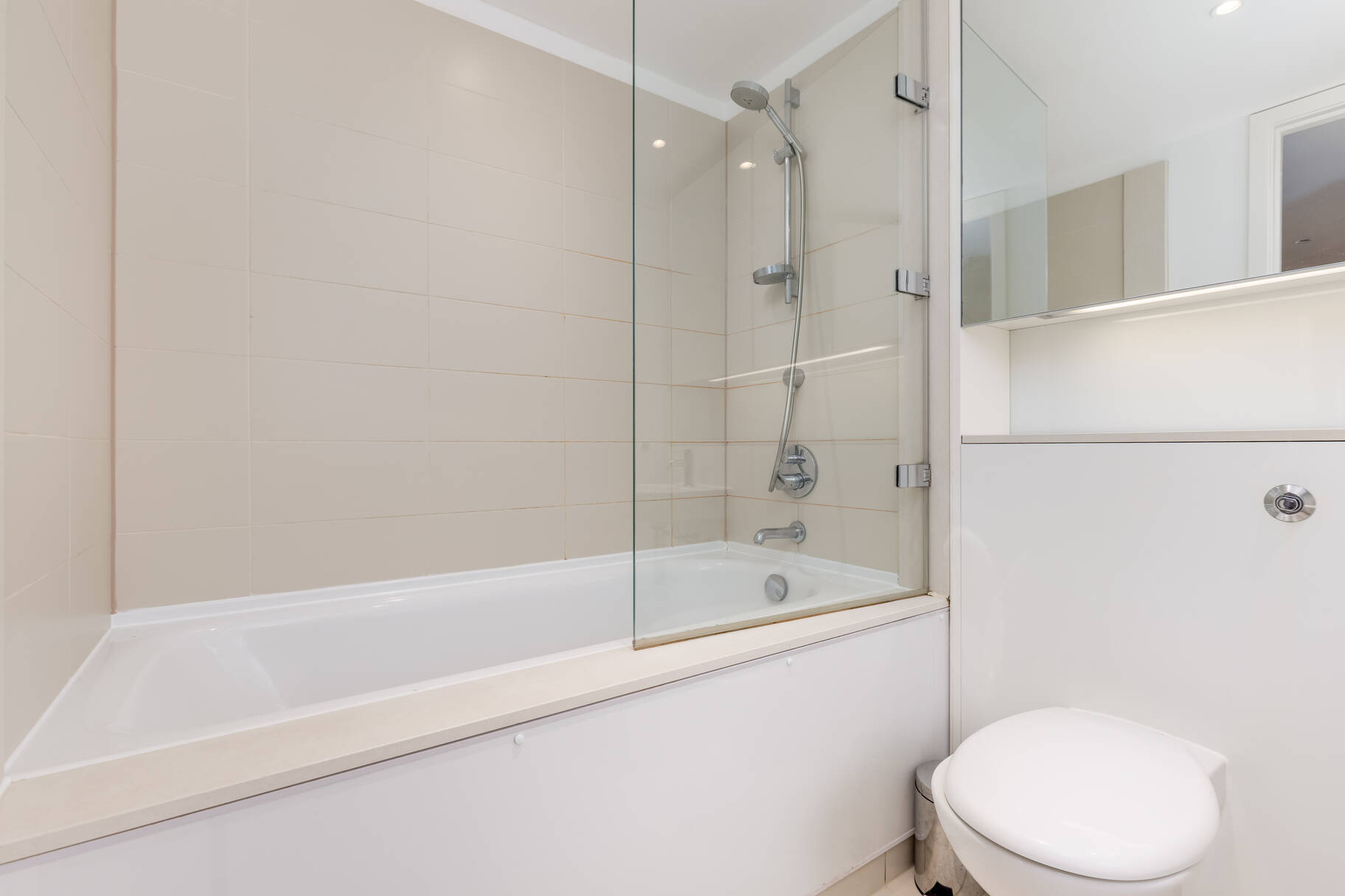 Flat 14, 31 Simpson Loan, Edinburgh, EH3 9GG