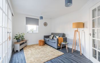9/1 Featherhall Avenue, Edinburgh