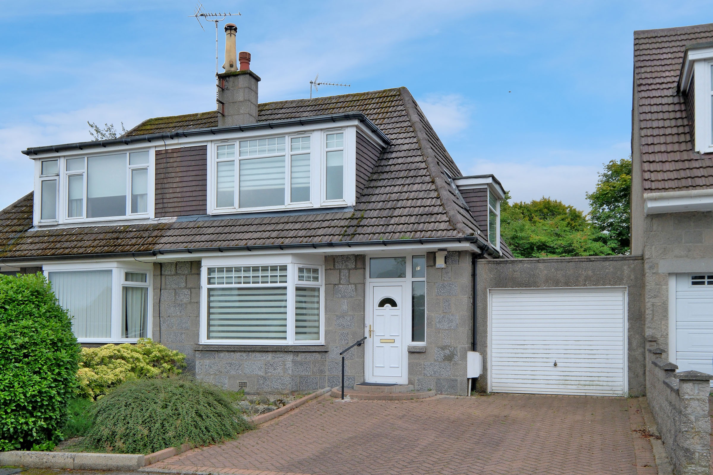 Property details for 11 Springfield Gardens, Aberdeen, AB15 7RX Peterkins