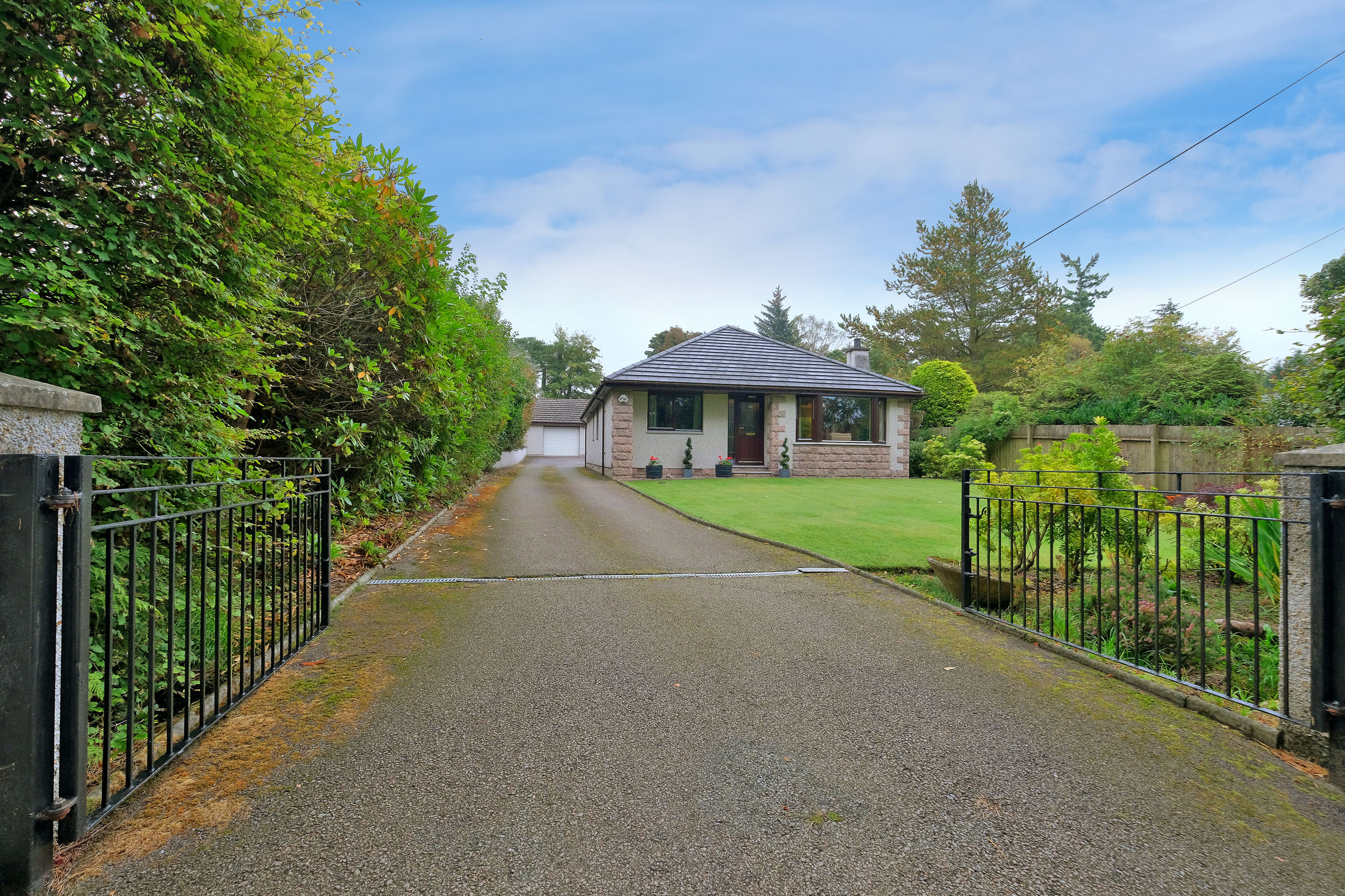 Property details for 8 Bellenden Walk, Milltimber, Aberdeen, AB13 0EY