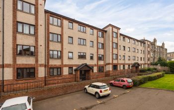 2/2 Hawthornden Place, Edinburgh