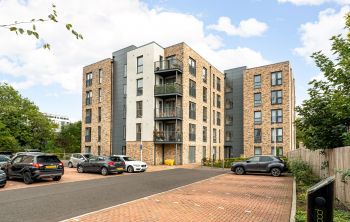 2/8 Wintermill Square, Edinburgh