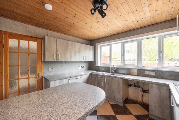 8 Strathalmond Court, Edinburgh, EH4 8AE - Image 3