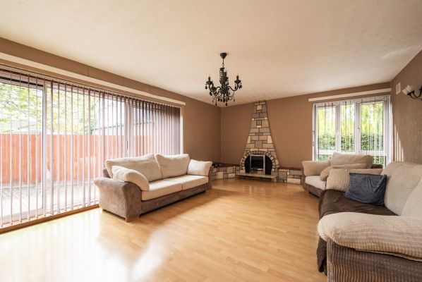 8 Strathalmond Court, Edinburgh, EH4 8AE - Image 2