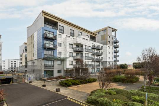 4/2 Western Harbour Terrace, Edinburgh, EH6 6JQ