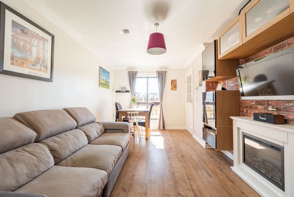 8 Eilston Road, Kirkliston, EH29 9FJ - Image 2