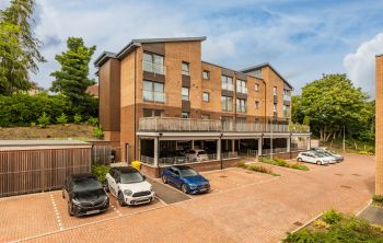 373/2 Lanark Road West, Currie
