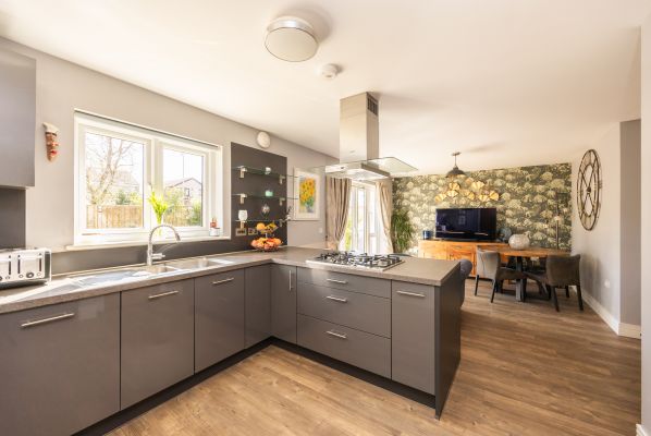 7 Kilburn Wood Gardens, Roslin, EH25 9AB - Image 2