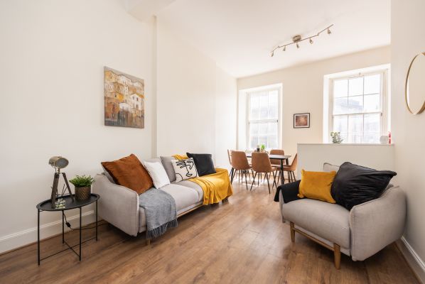 3 2F1 Merchant Street, Edinburgh, EH1 2QD - Image 2