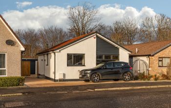 38 Rowantree Avenue, Currie