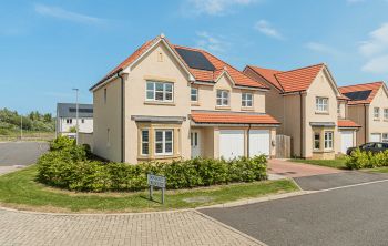 1 Dovecot Crescent, Danderhall