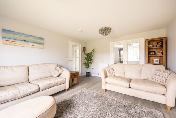 29 Castell Maynes Avenue, Bonnyrigg, EH19 3SA - Image 2