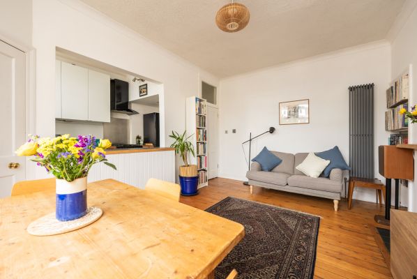 34/2 Annfield, Edinburgh, EH6 4JA - Image 3