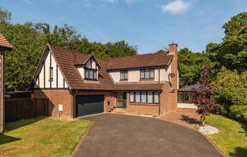 10 Albyn Drive, Livingston