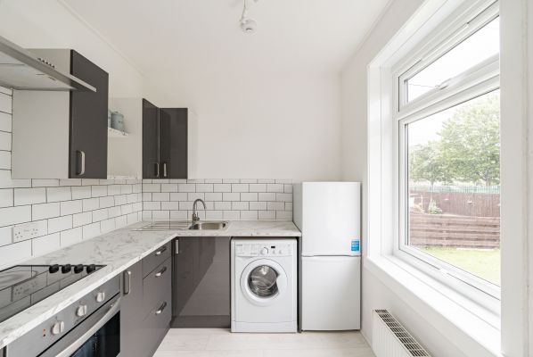 117 Broombank Terrace, Edinburgh EH12 7PA - Image 2