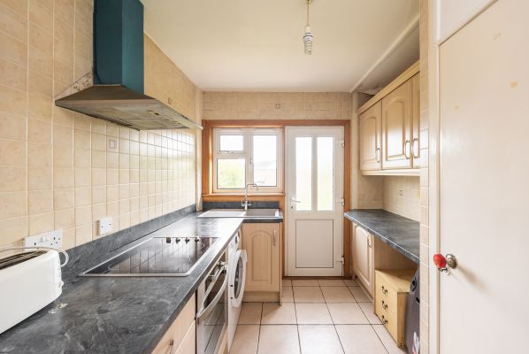 17 Wester Broom Avenue, Edinburgh, EH12 7RE - Image 3