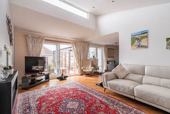 47 Craigs Road, Edinburgh, EH12 8EW - Image 2